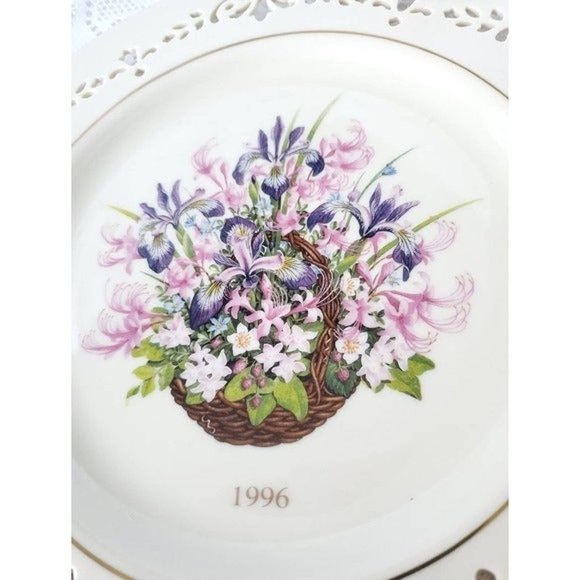 LENOX Plate Collectible Colonial Bouquet 1996 Vintage 24K gold trim - Picture 6 of 8